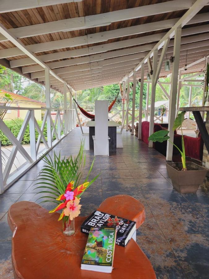 Lizard King Hotel & Suites Puerto Viejo de Talamanca Екстер'єр фото
